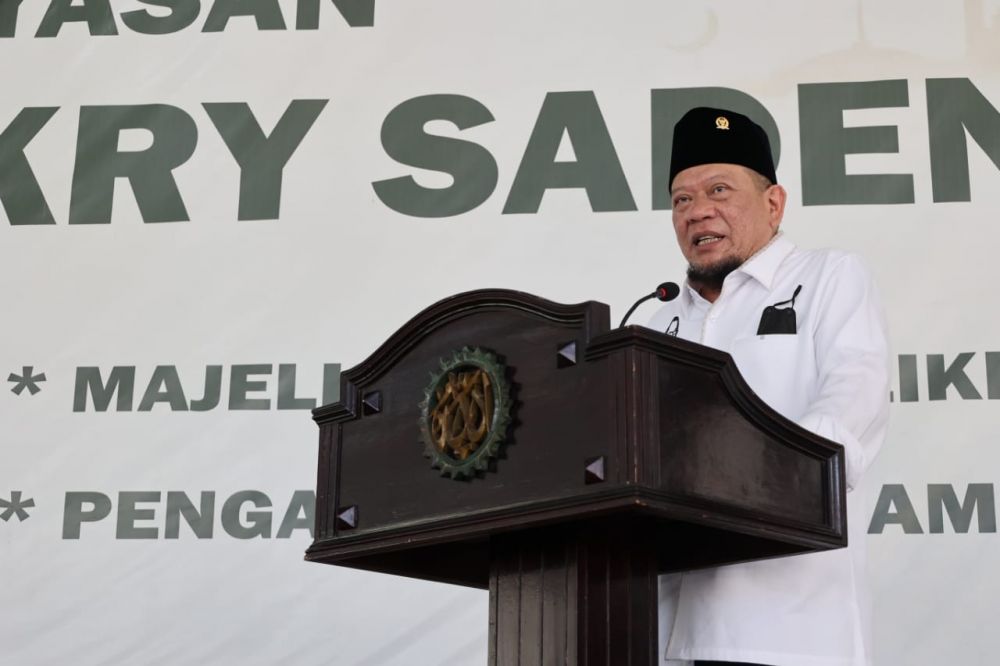 Ketua DPD RI saat memberikan sambutan di Pesantren Mama Bakry Sadeng, Bogor, Minggu (9/5/2021)