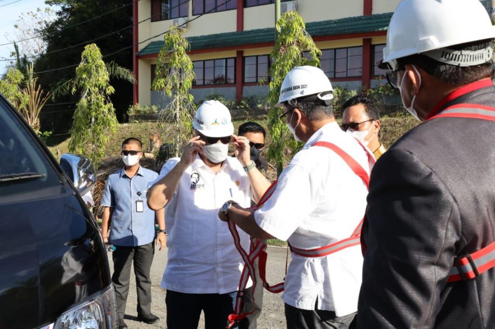 Ketua DPD RI melakukan groundbreaking, atau peletakan batu pertama, pembangunan Laboratorium Ilmu Hayati Universitas Borneo Tarakan (UBT), Kalimantan Utara, Selasa (25/5/2021)