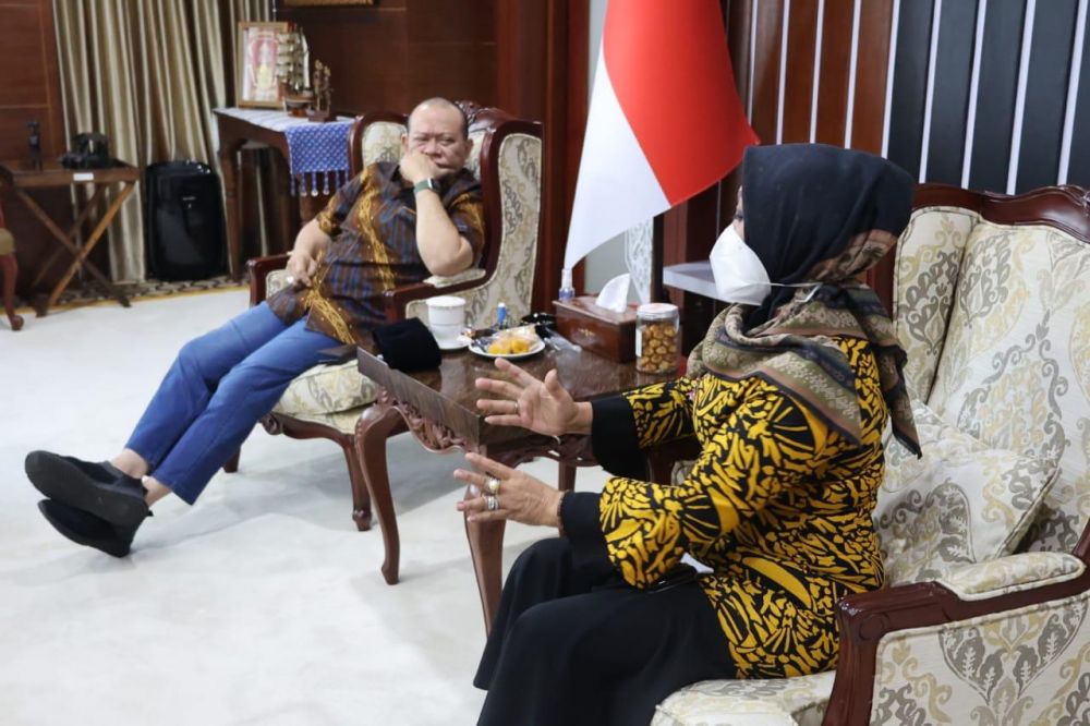 Ketua DPD RI saat menerima kunjungan dari beberapa komunitas atau paguyuban budaya Jawa Barat, Rabu (2/6/2021)