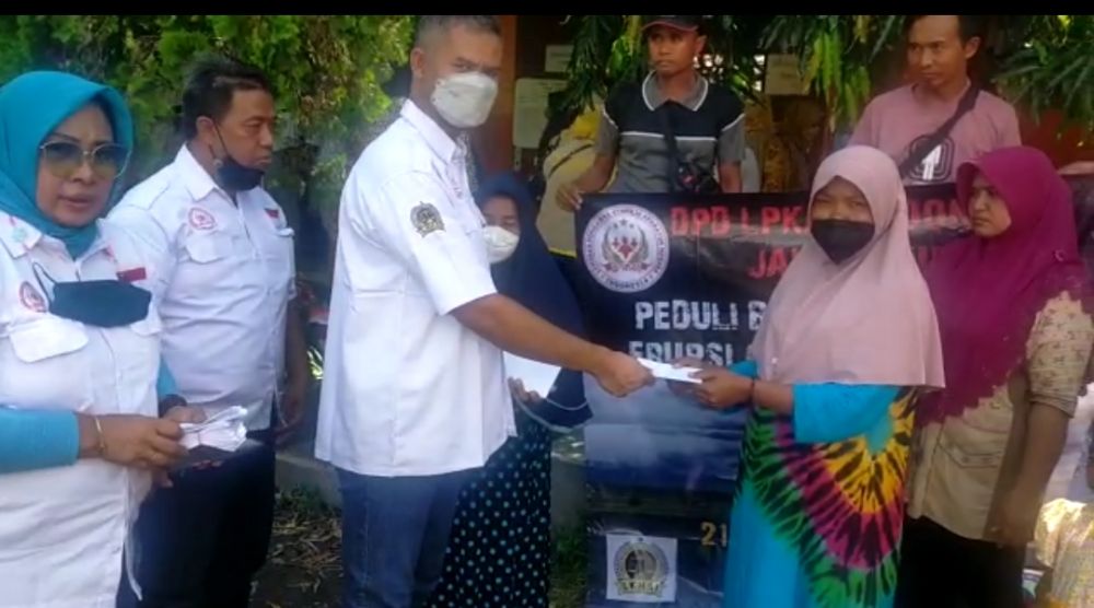 DPD LPKAN Indonesia Provinsi Jawa Timur Peduli Korban Bencana Erupsi Gunung Semeru 