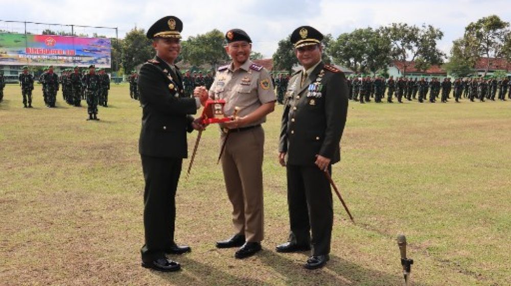 Beri Kejutan, Kepala BPN Serahkan Sertifikat Tanah Milik Batalyon Infanteri 527/BY di Momen HUT TNI Ke-77 Tahun 2022