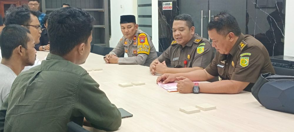 Kasi Pidum Kejaksaan Surabaya Ali Prakosa mediasi dengan tersangka