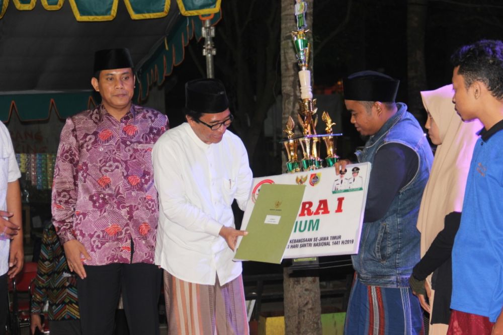  Drs. KH. Abdul Muqit Dalam Penutupan Festival Hadrah Kebangsaan HSN V