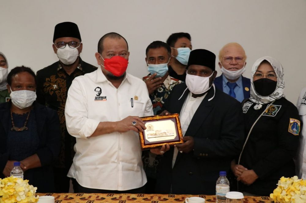 Ketua DPD RI Apresiasi Polisi Bantu Evakuasi Warga Korban Banjir