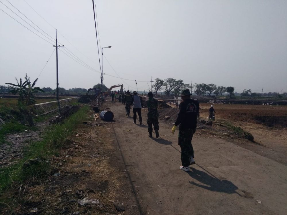 Kebut Plengsengan Jalan, Satgas TMMD 106 Tak Abaikan Kualitas