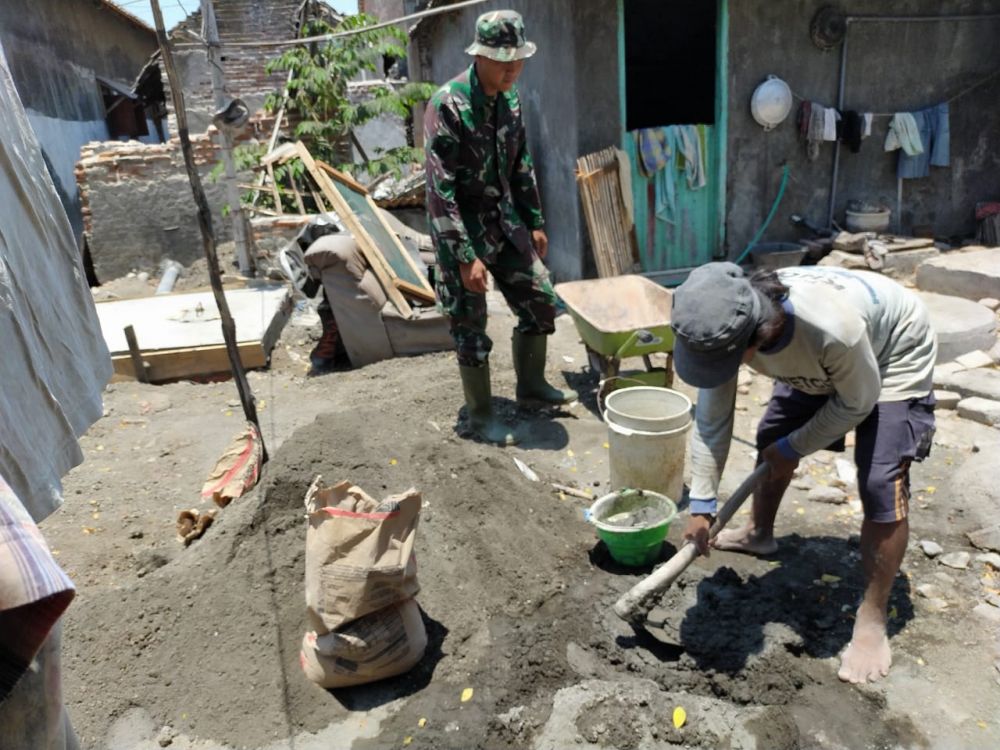 Satgas TMMD tetap semangat membangun RTLH Desa Kupang