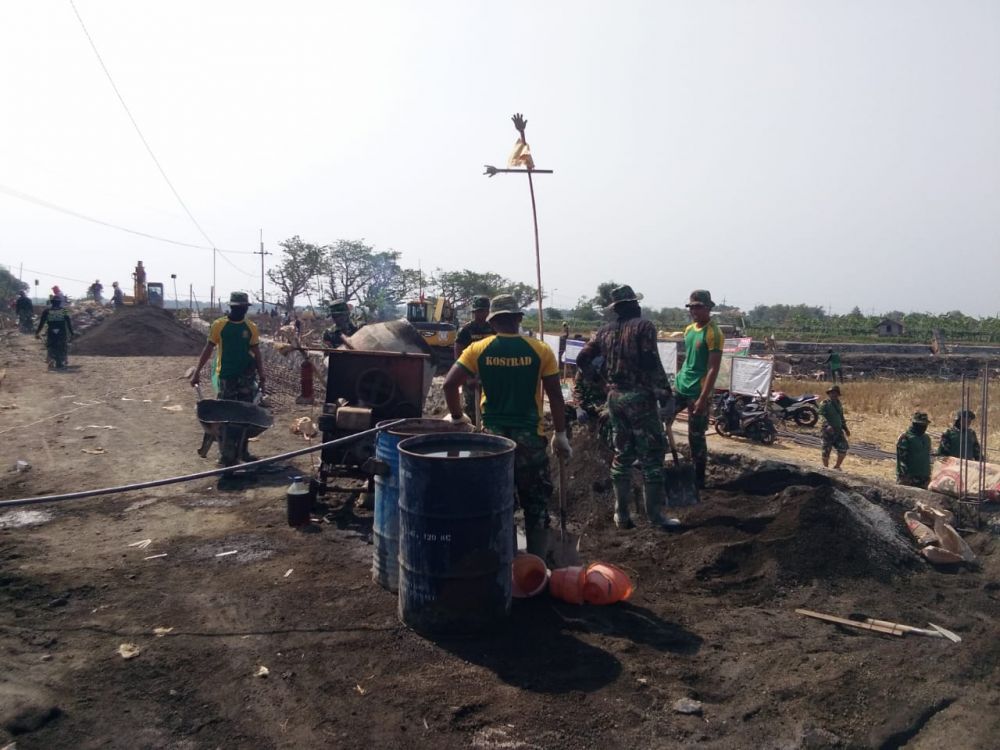 Ratusan Prajurit Serbu Desa Kupang
