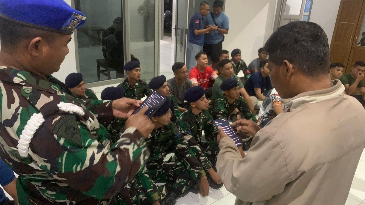 Antisipasi dan Meminimalisir Pelanggaran, Komandan Lanudal Manado Sidak HP Prajurit Tidur Dalam