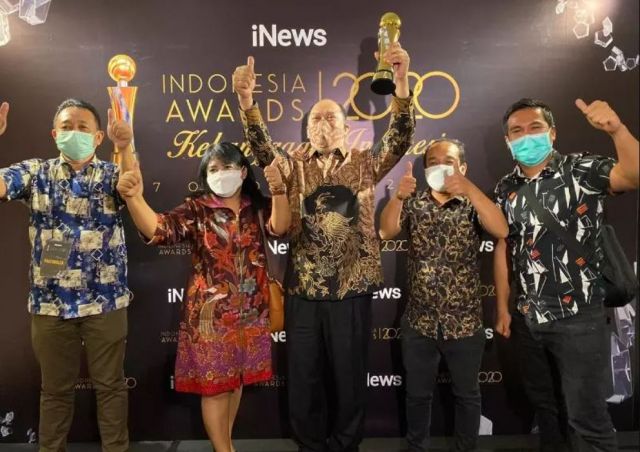 Bupati Konawe Utara Ruksamin Raih Indonesia Awards 2020