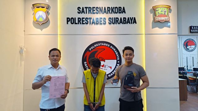 Edarkan Sabu, Pemuda Lulusan SD ini Diringkus Satreskoba Polrestabes Surabaya