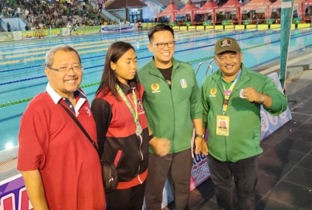 Atlet Kota Surabaya Mutiara Reshinta Putri Pecahkan Rekor Gaya Dada Putri 100 M